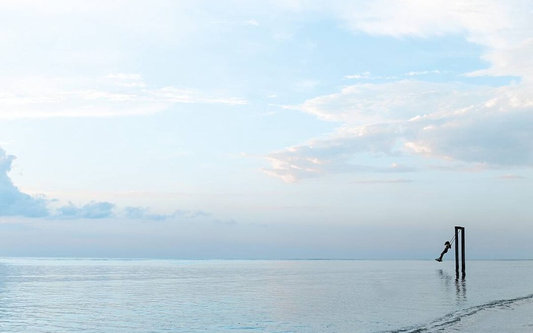 TO LOVE THE SEA